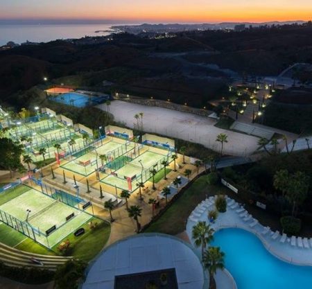 Your complete padel holiday